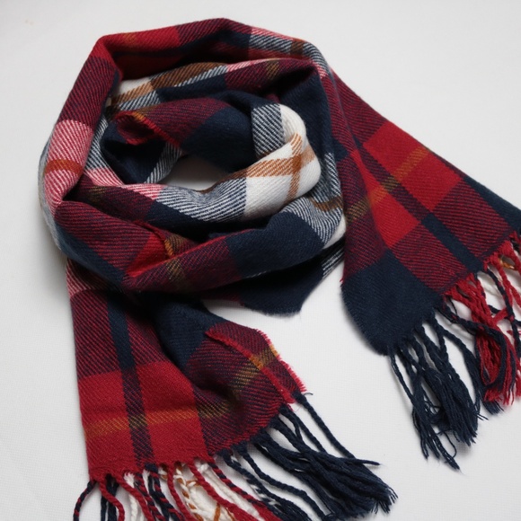 Old Navy Red Blue Plaid Tartan Winter Holiday Fringe Flannel Scarf One Size - Picture 2 of 4